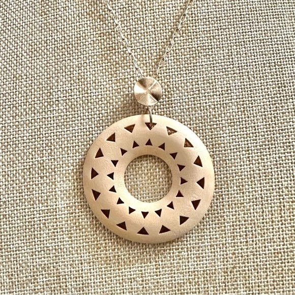 Round Laser Cut Wood Necklace Long Link Chain Gold Tone - Picture 5 of 9